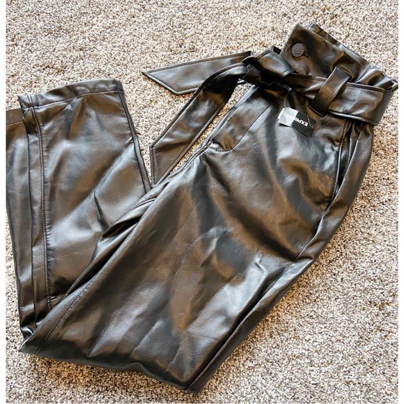 Express Super High Waisted Faux Leather Belted Ankle Pant Black NWT - Picture 3 of 7